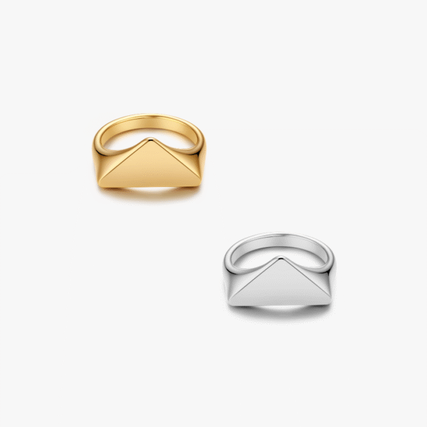 Sable Triangle Signet Ring